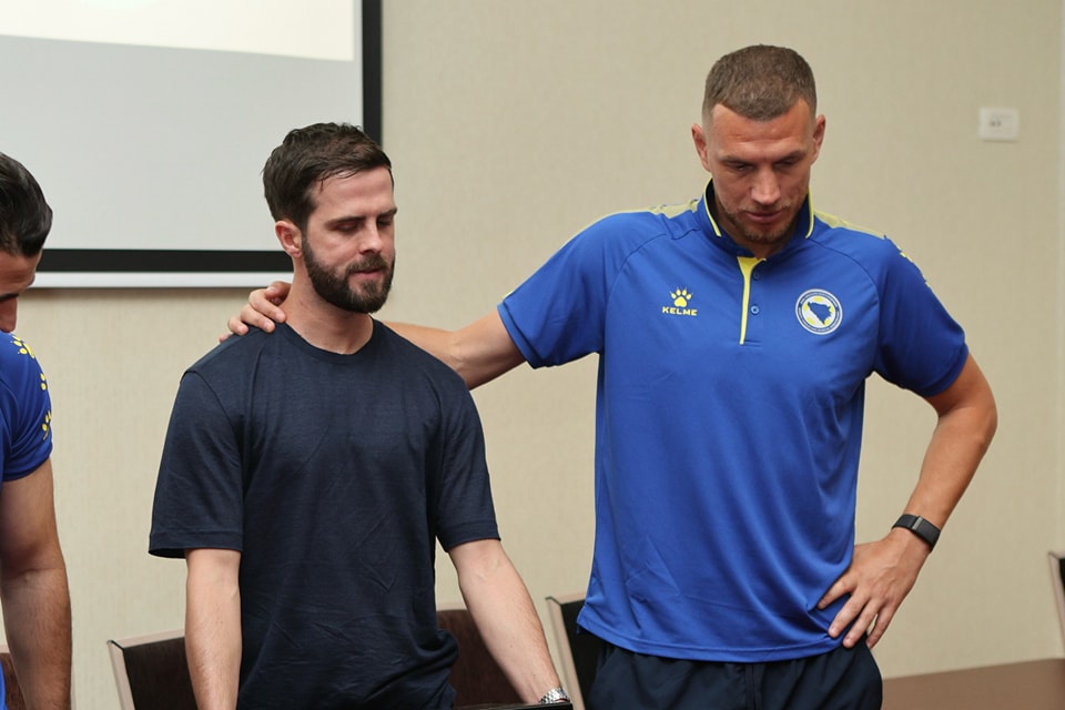 2 FOTO/ Pjanić, Kolašinac i Salihović stigli u hotel Zmajeva