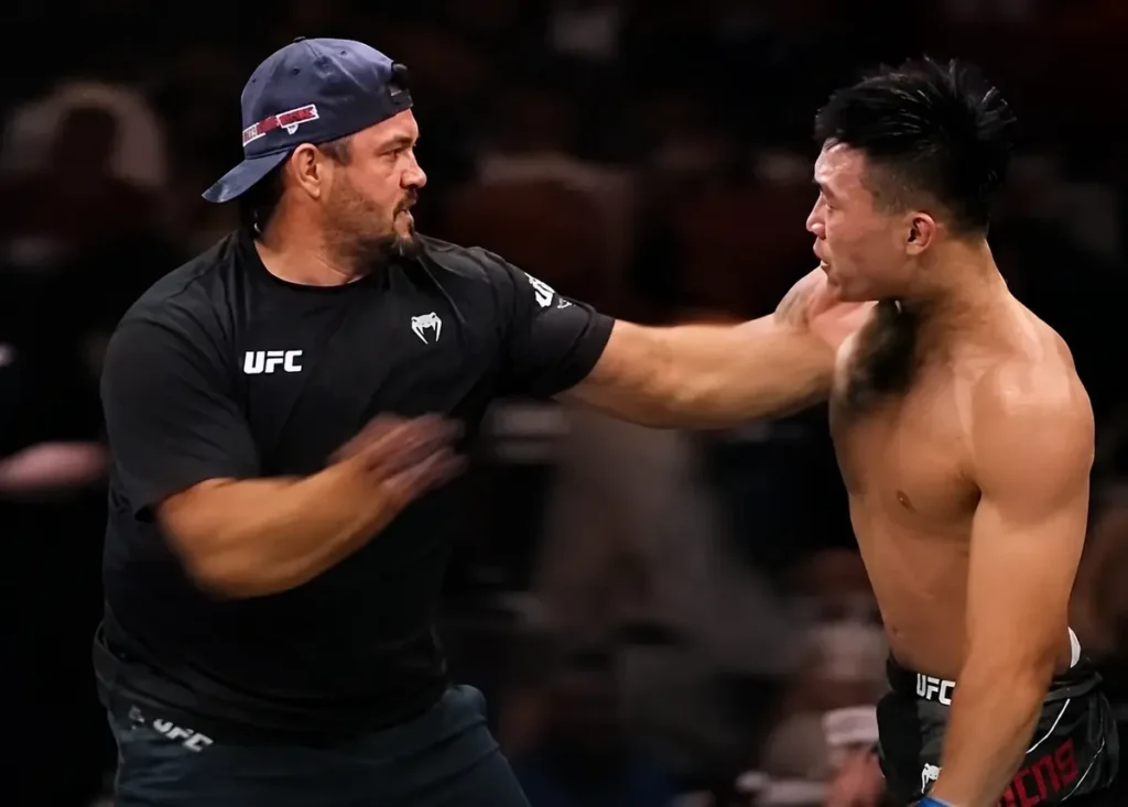 Haos nakon nokauta: Nurmagomedov uletio u oktagon i sukobio se sa Songom (VIDEO)