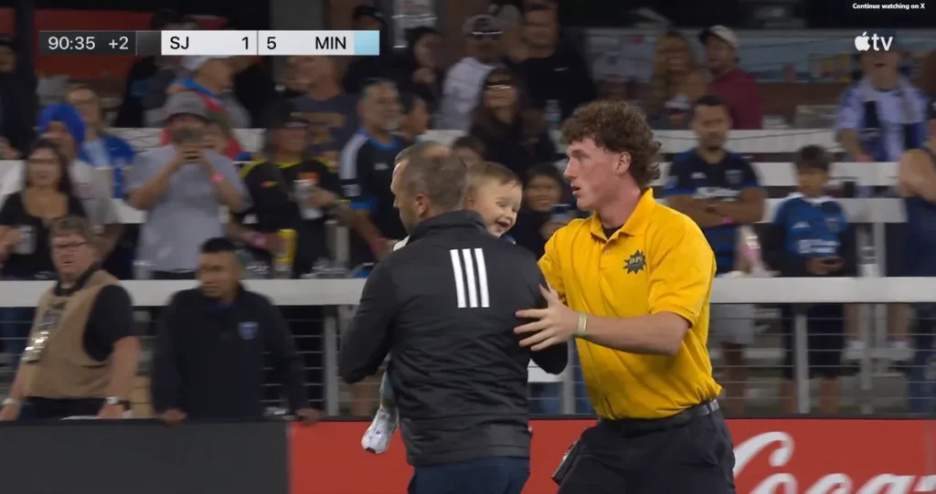 Nestvarna scena u MLS-u: Beba utrčala na teren i zaustavila utakmicu (VIDEO)