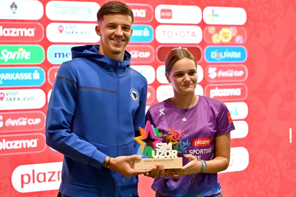 Djeca izabrala svog SIM uzora, Tarik Muharemović u društvu osnovnoškolaca