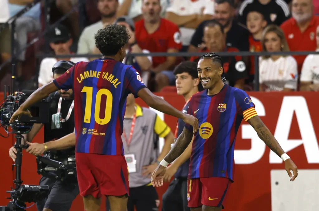 Fantastični Raphinha potpisao novi ugovor, postigao hat-trick i stao uz rame Messiju i Cristianu Ronaldu (VIDEO)