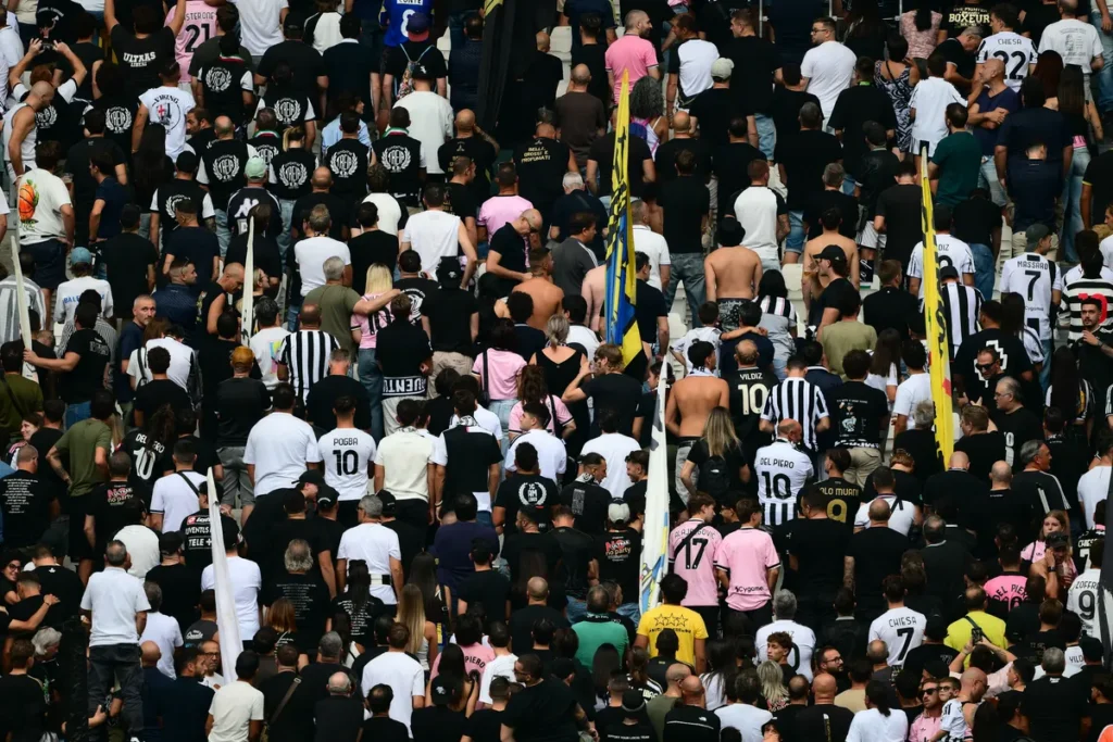 Juventus osudio ponašanje svojih navijača: Okrenuli leđa tokom minute šutnje za Mazzolu, moguće i kazne zbog tog poteza