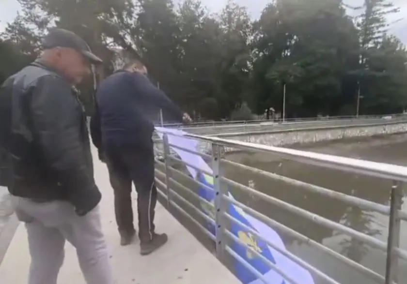 Kome smetaju ljiljani kod Sarajeva, strgnuta zastava Republike BiH uoči utakmice