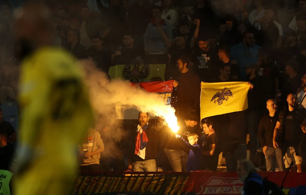 Novo veličanje ratnog zločinca na utakmici Srbije, da li UEFA ovo sluša?