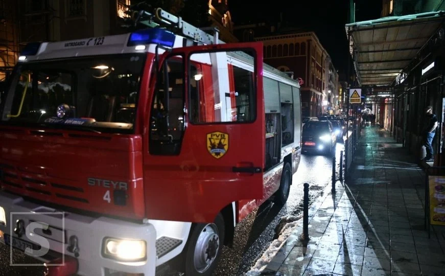 Požar u Sarajevu: Na terenu dva vatrogasna vozila, hitna pomoć i policija