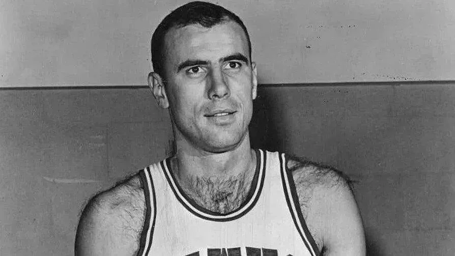 Preminuo legendarni košarkaš i prvi osvajač MVP nagrade u historiji NBA lige
