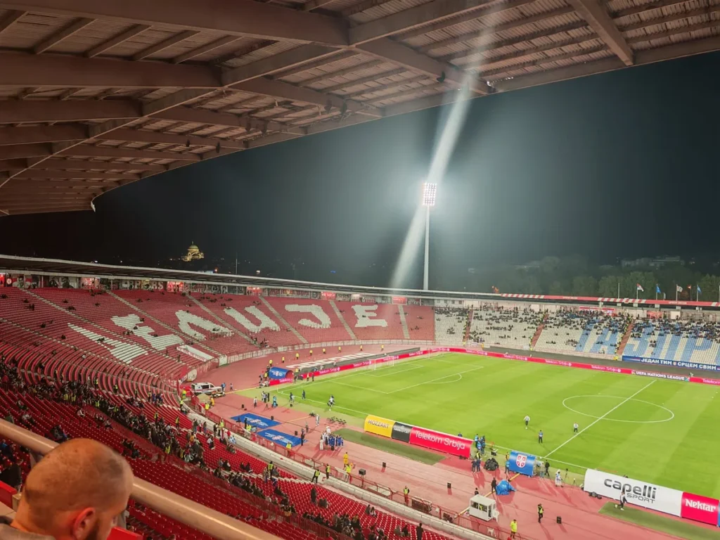 Sablasno prazna Marakana, a malobrojni navijači skandirali Ratku Mladiću tokom utakmice Srbije
