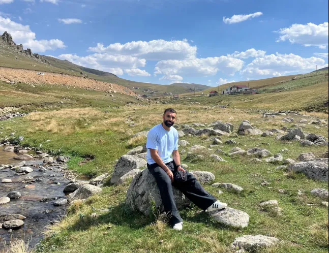 Salah napravio turističku atrakciju u Trabzonu: Ljudi čekaju u redu da se fotografišu na jednom kamenu (VIDEO)