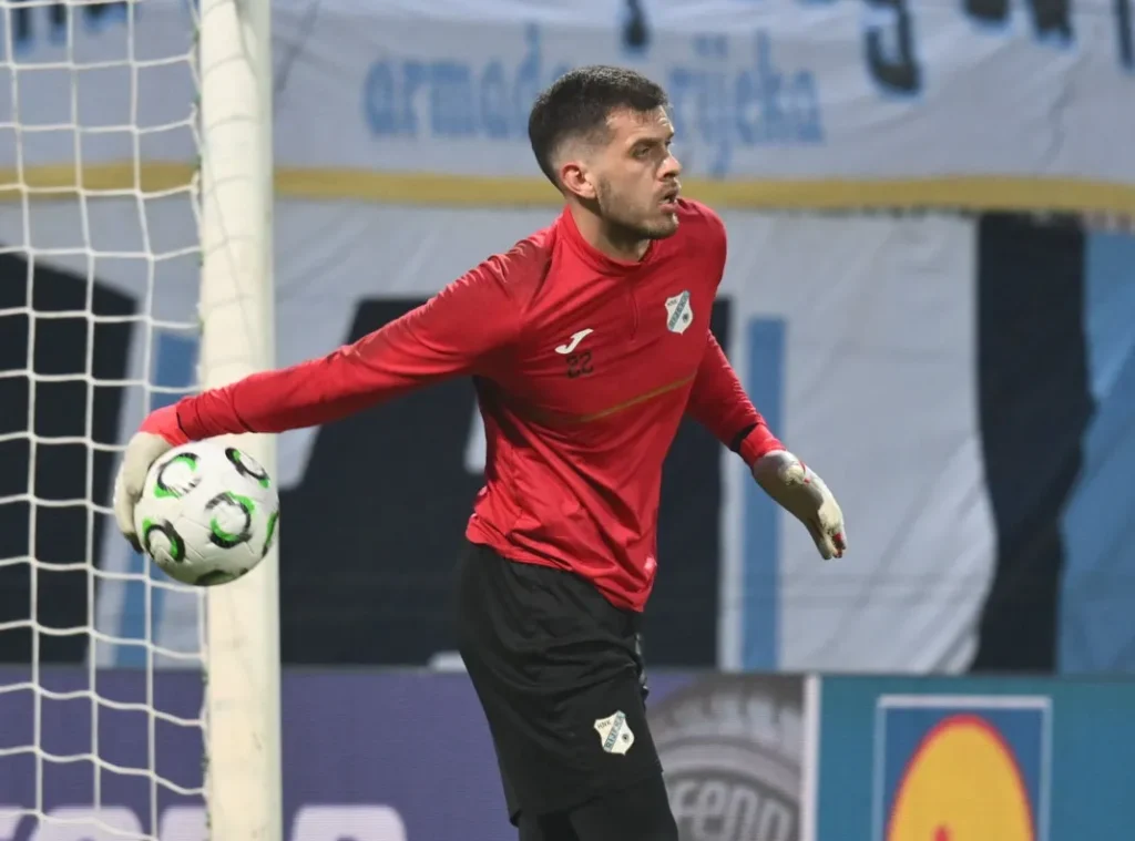 Šta radi Martin Zlomislić! Dva puta u nekoliko sekundi spasio Zmajeve (VIDEO)