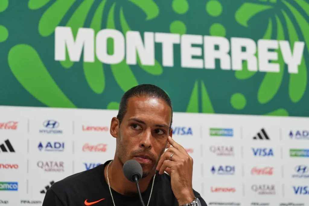 Van Dijk se svađao sa novinarima pred gostovanje Srbiji: “Potpuna glupost, neću stalno slušati to kukanje”
