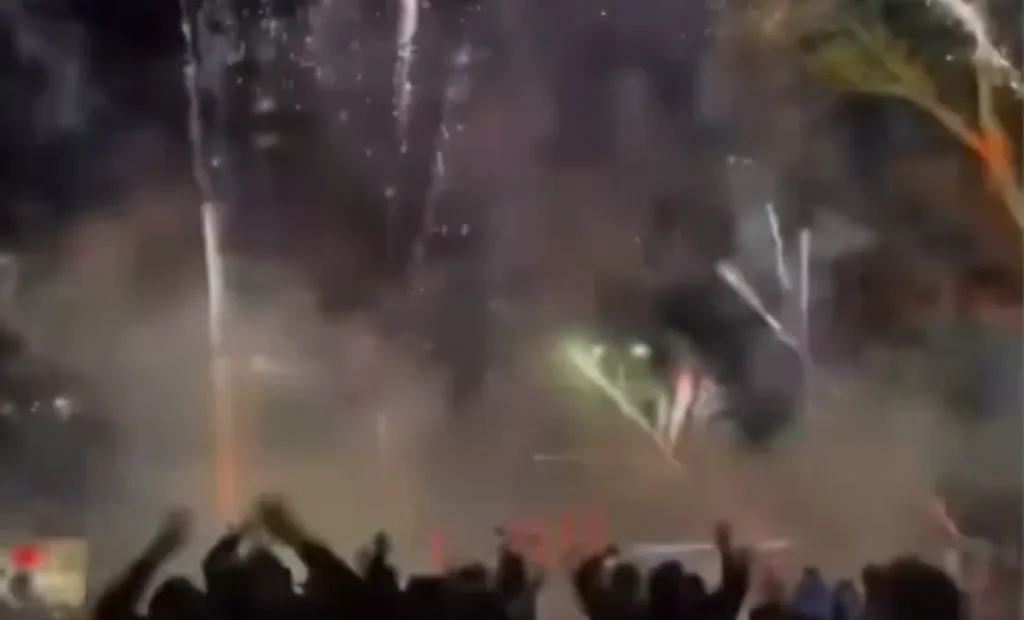 Barcelona dočekana vatrometom usred noći: Navijači Galatasaraya napravili haos ispred hotela (VIDEO)