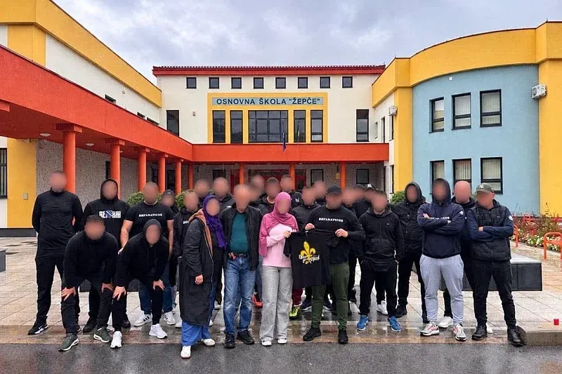 BH Fanaticosi posjetili djevojčicu iz Žepča koju su vršnjaci maltretirali i skidali joj hidžab, obećali joj poseban tretman sa Zmajevima