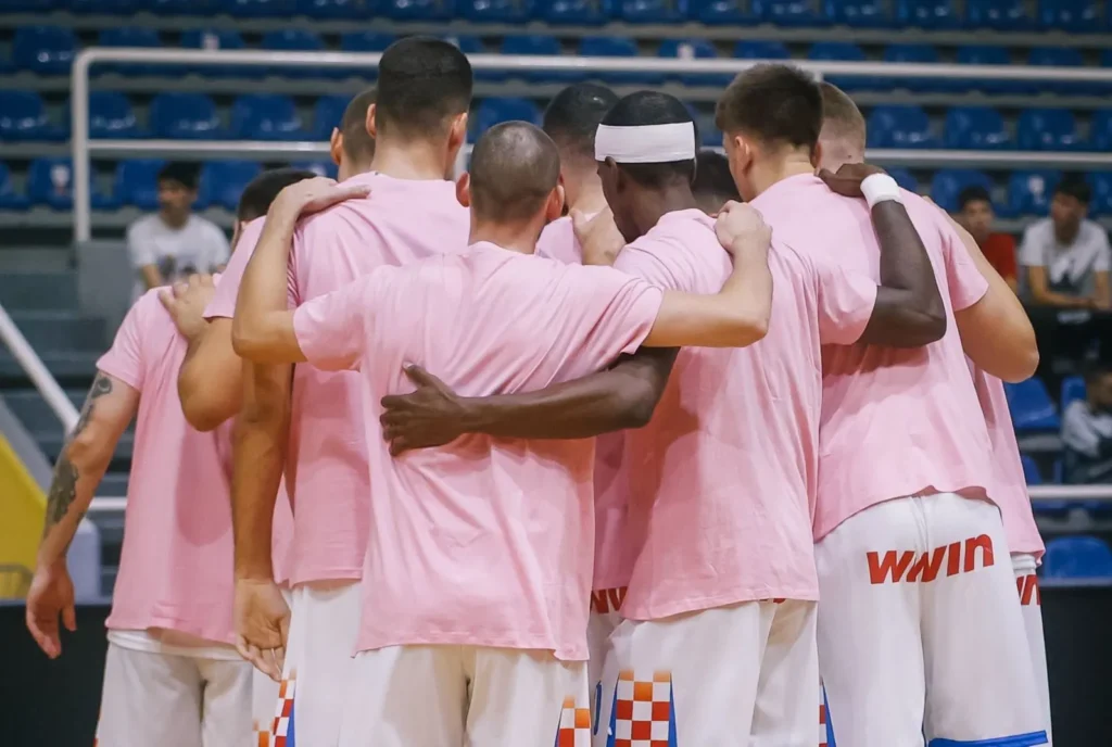 Košarkaši Širokog TT Kabeli su sinoć prije utakmice napravili sjajan gest