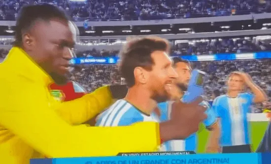Messi nije mogao mirno uživati u svom oproštaju, jedan igrač ga je iznervirao