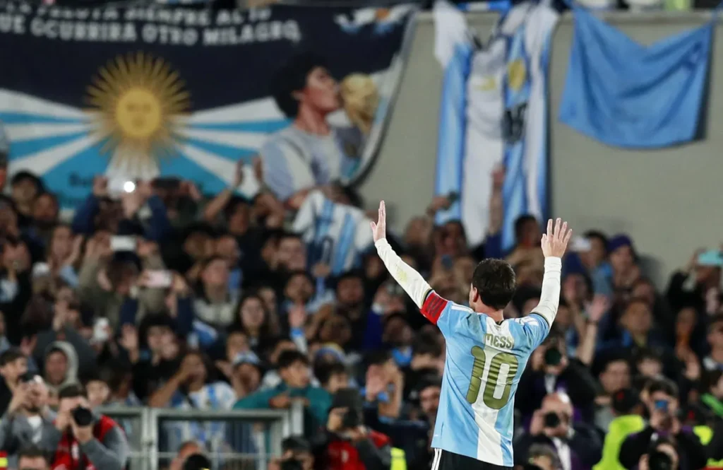 Messi se nekoliko sati nakon oproštaja ponovo oglasio: Posebne riječi posvetio je Maradoni i Bogu