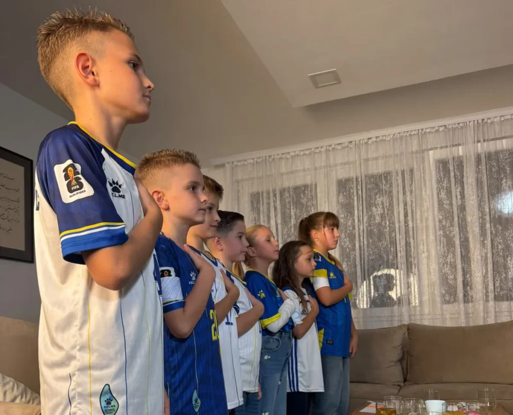 Na oproštaju Edina Džeke na Bilinom Polju premijerno puštena pjesma “Kapetane moj”