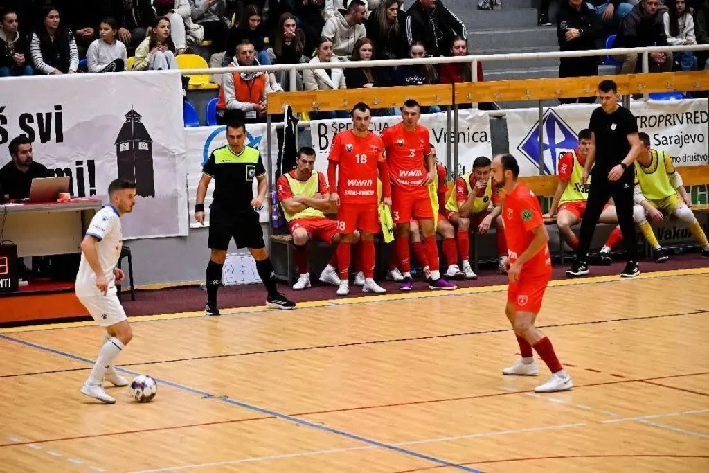 Nastavlja se Premijer liga nakon reprezentativine pauze, odložen derbi