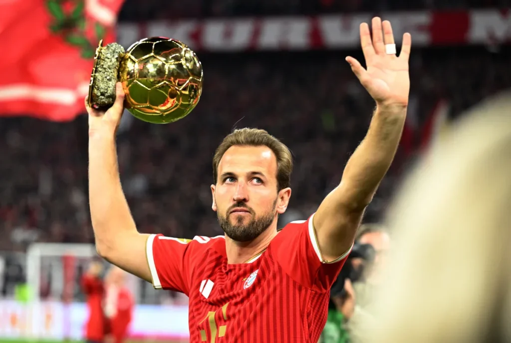 Poseban trenutak u Minhenu: Harry Kane pred punim tribinama Allianz Arene donio Zlatnu loptu