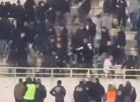 Potpuno Rasulo: Navijači Partizana se u Nišu tukli između sebe (VIDEO)
