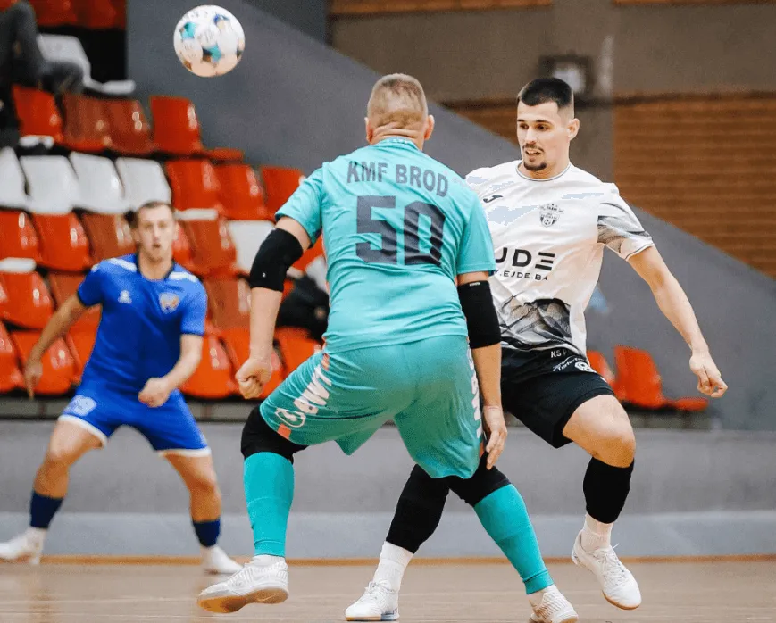Premijerligaši igraju treće kolo, derbi u Brodu, Željezničar domaćin u Hadžićima
