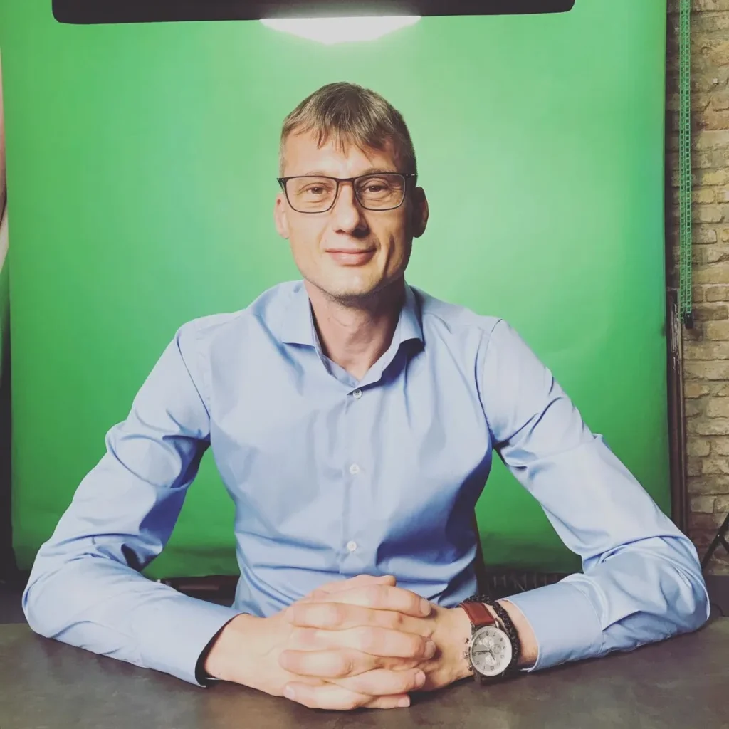 Preminuo poznati televizijski voditelj i fudbalski stručnjak Slađan Osmanagić porijeklom iz BiH