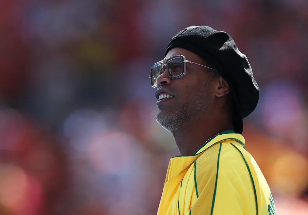Ronaldinho se vraća na fudbalske terene u 47. godini? Brazilac ima poseban cilj, ali nisu svi navijači oduševljeni