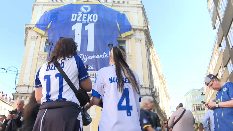 Sarajevo u znaku broja “11”: “Čovjek koji je ovu državu ujedinio! Dišemo za njega. Hvala, Džeko, volimo te!”
