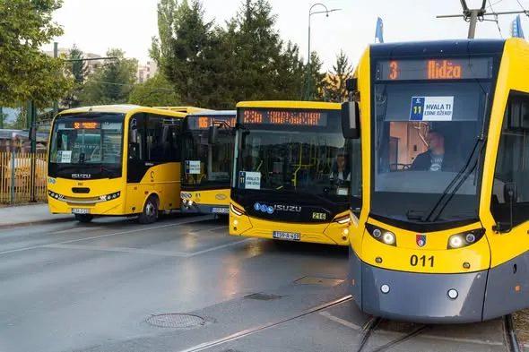 Sarajevo u znaku Dijamanta: Tramvaji i autobusi nose poruku za Edina Džeku