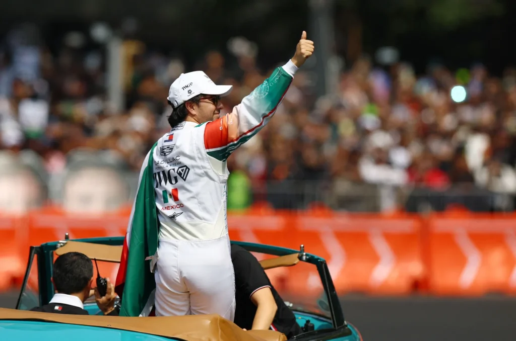 Sergio Perez pred domaćom publikom u Meksiku slavi 300. utrku uz unikatnu kacigu