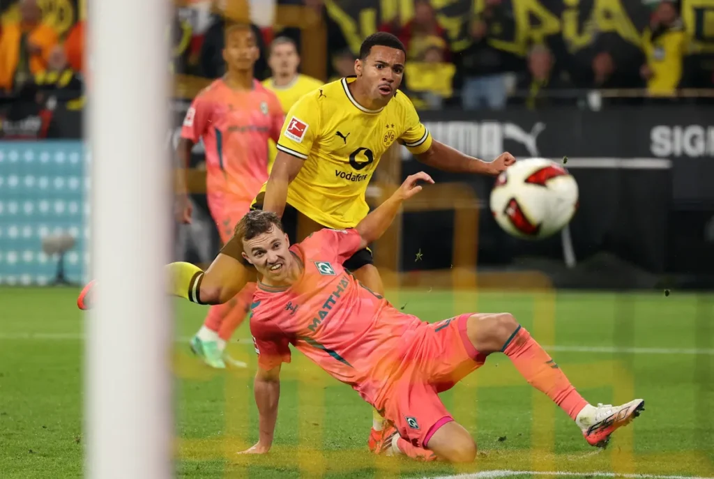 Šokantna završnica: Dortmund vodio 2:0 pet minuta prije kraja, pa ostao bez pobjede (VIDEO)
