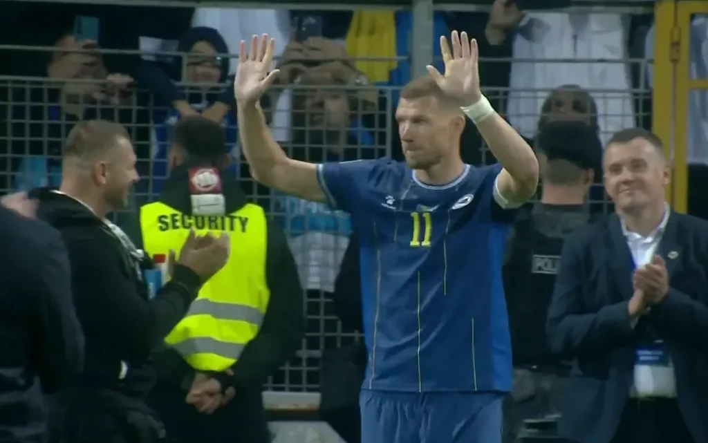 “Teško je zadržati suze”: Edin Džeko ispraćen uz emotivan govor spikera i špalir saigrača (VIDEO)