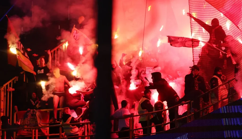 UEFA žestoko kaznila evropske klubove: Zabrane za navijače i novčane kazne zbog incidenata (VIDEO)