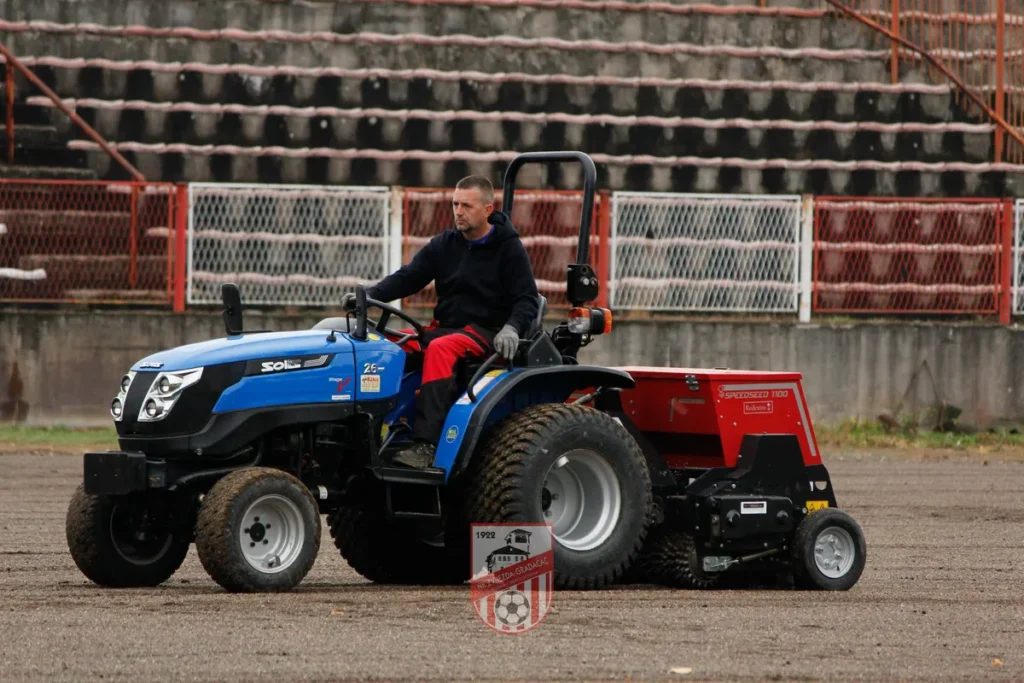 Veliki radovi u Gradačcu: Banja Ilidža dobija travnjak po uzoru na savremene evropske stadione (VIDEO)