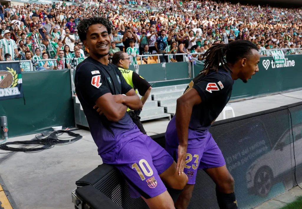 Yamal spektakularnim pogotkom šokirao Betis: Barcelonino čudo od djeteta ponovo oduševilo (VIDEO)