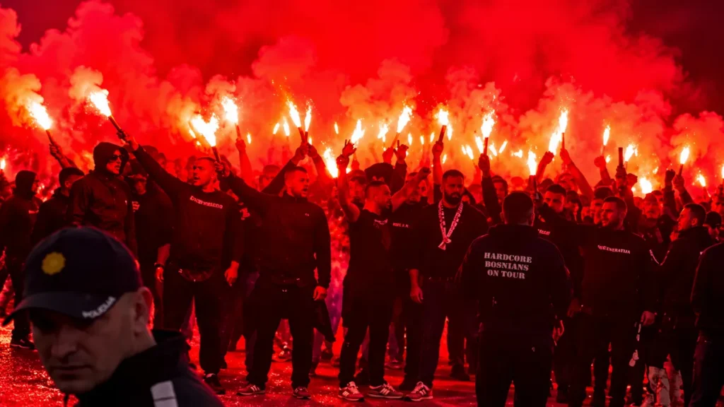 Zenica ponovo „gori“ zbog Zmajeva: BH Fanaticosi poveli veliki korteo prema Bilinom polju (VIDEO)