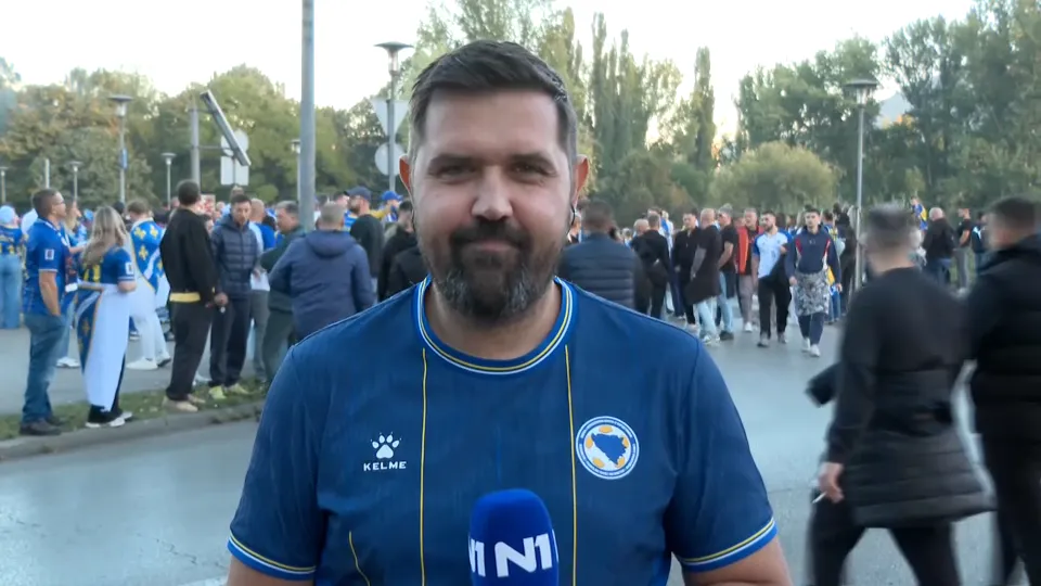 Zenica u znaku Edina Džeke: Korteo BH Fanaticosa, emocije i poruke najmlađih za kapitena VIDEO